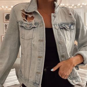 BRANDY MELVILLE DISTRESSED DENIM JACKET
